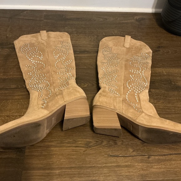 Madden Girl Tan Faux Suede Western Boots | Size 10 Studded Cowboy Zip - Picture 6 of 11